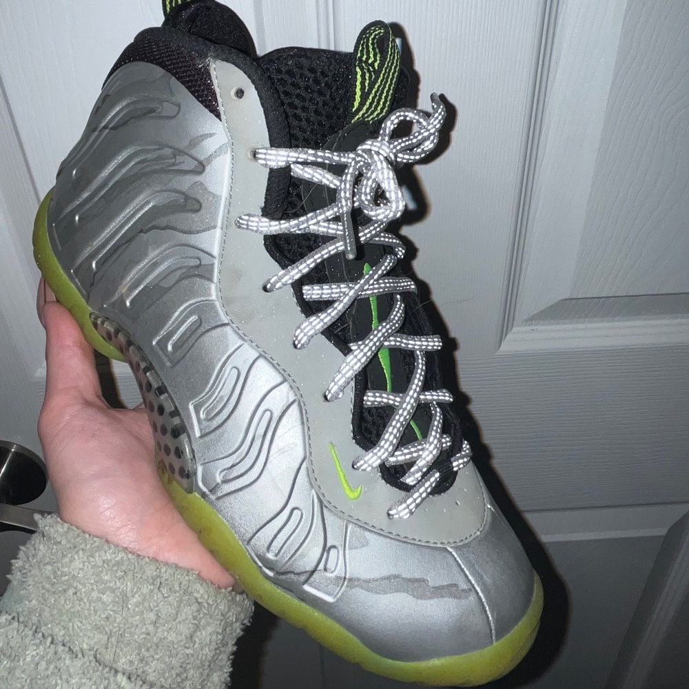 Nike Foam sz 6
